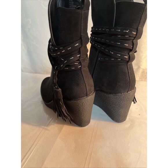 Dress Black Boots Union Bay Size 9-1/2 M With 3-3/4” Wedge Heel Zipper Close - Picture 3 of 6